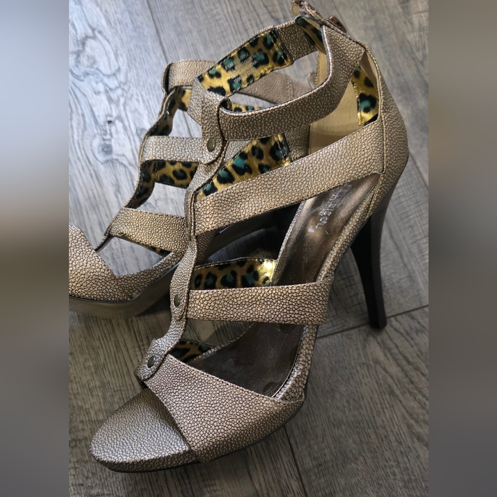 Bisou Bisou Michele Bohbot Textured Stylish Tan High Heels Size 8.5
